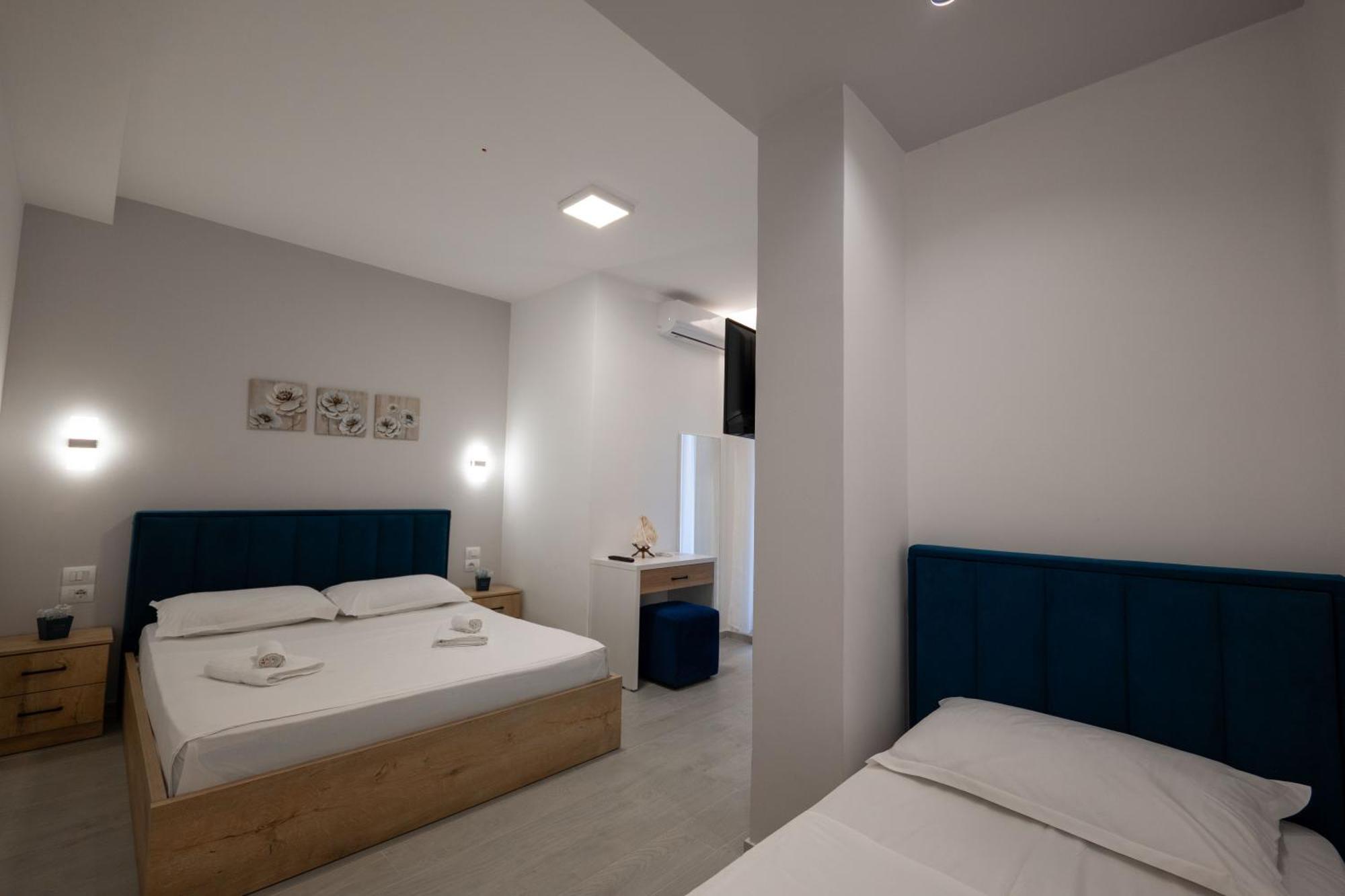 Twins Hotel Εξαμίλιο Εξωτερικό φωτογραφία