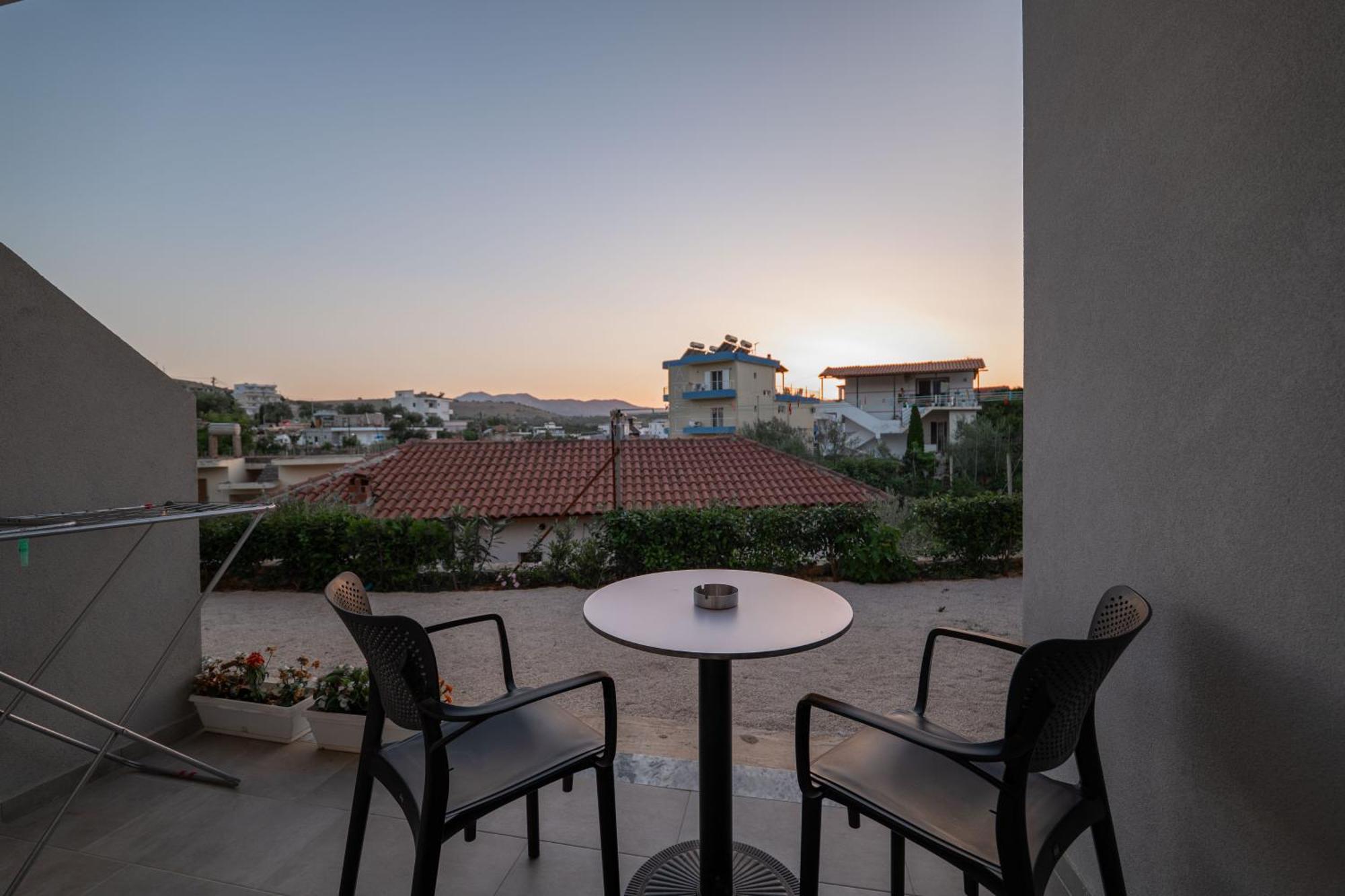Twins Hotel Εξαμίλιο Εξωτερικό φωτογραφία