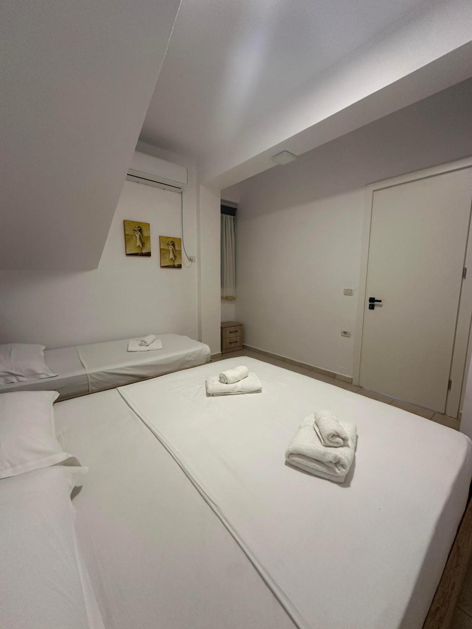 Twins Hotel Εξαμίλιο Εξωτερικό φωτογραφία