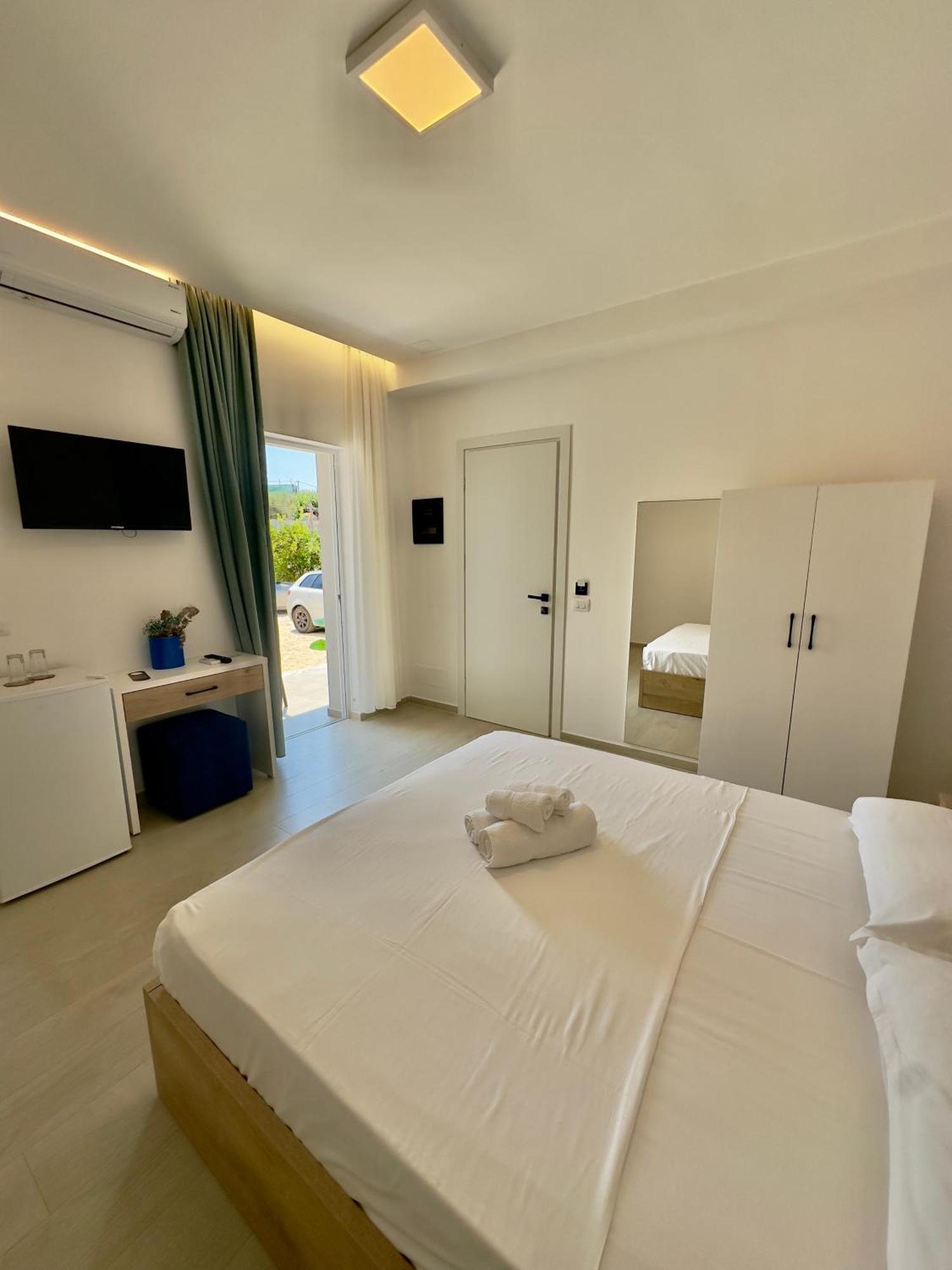 Twins Hotel Εξαμίλιο Εξωτερικό φωτογραφία