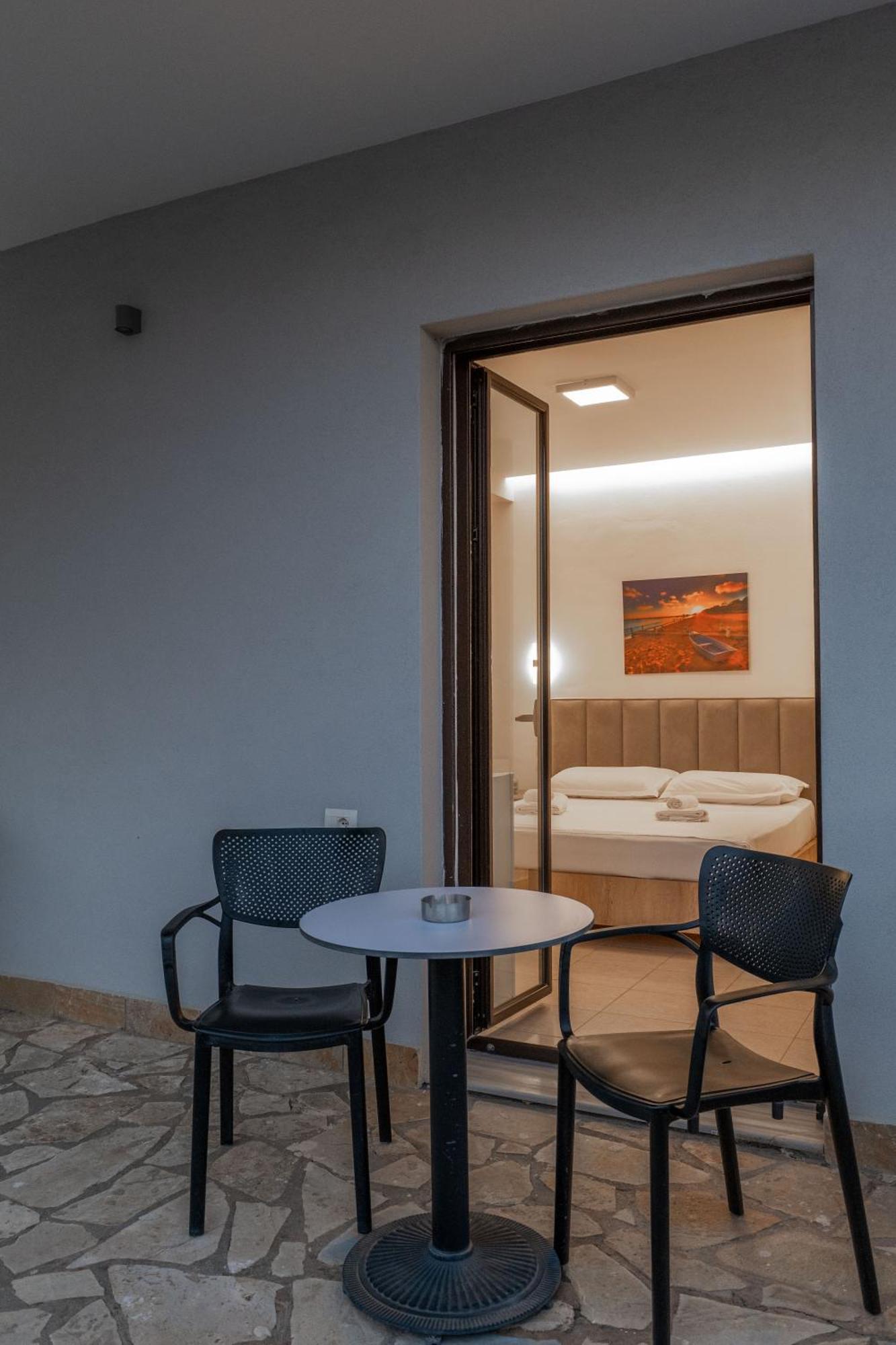 Twins Hotel Εξαμίλιο Εξωτερικό φωτογραφία